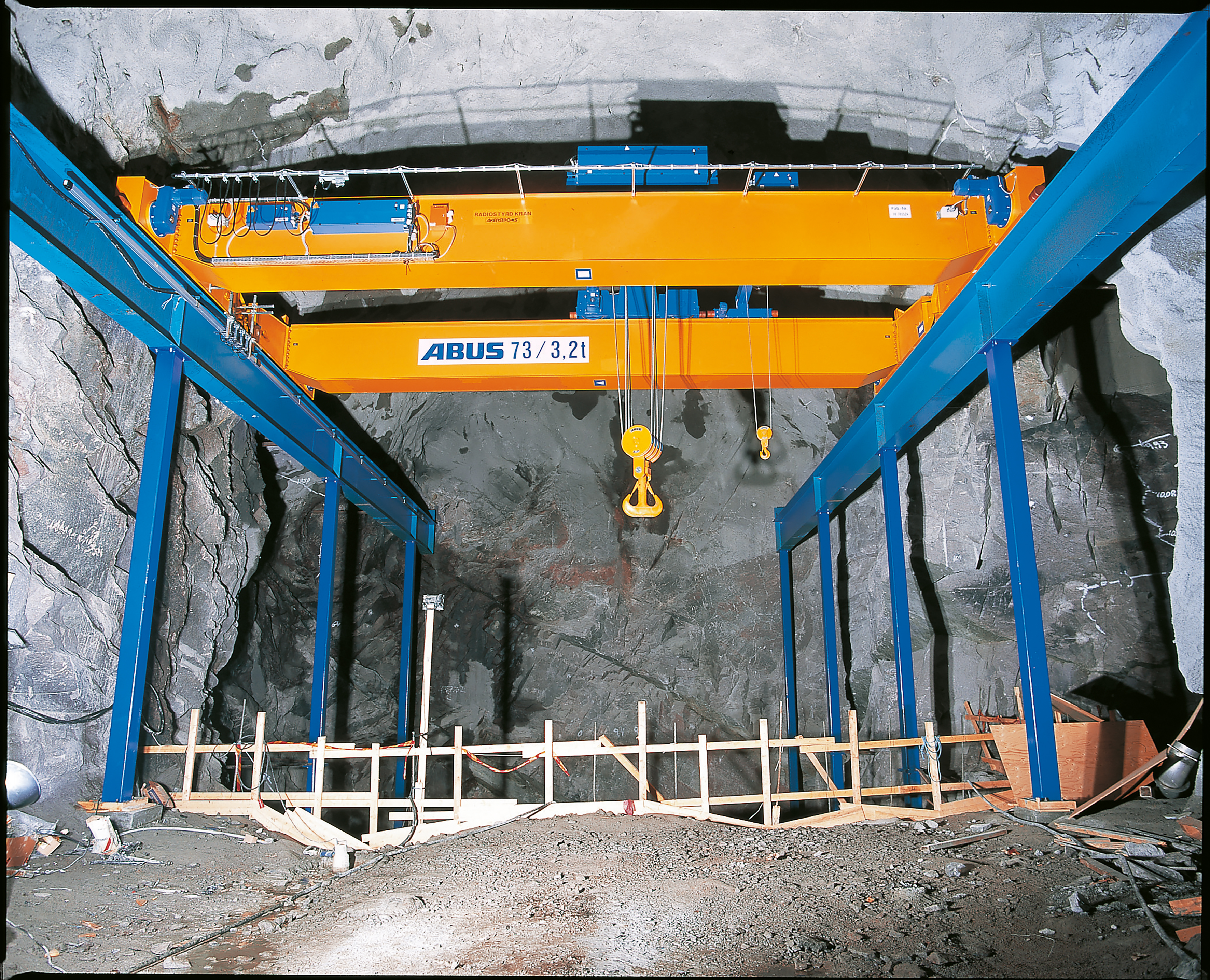 Double girder overhead travelling crane